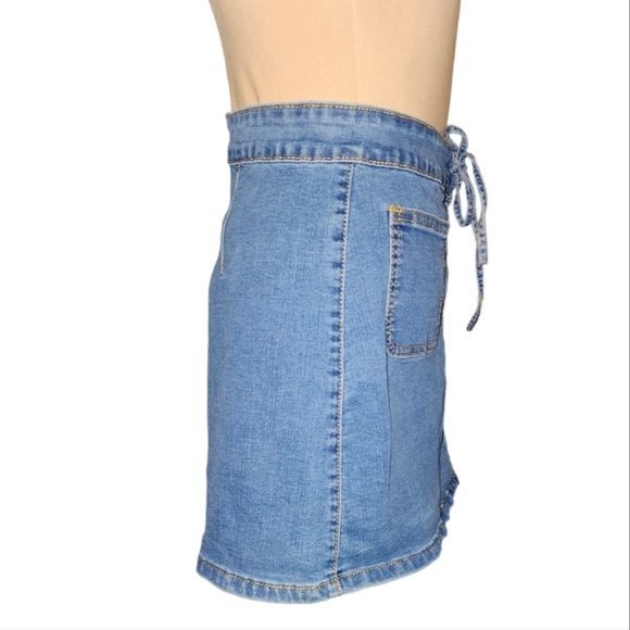 C & V Chelsea & Violet Med Wash Lace Up Denim A-Line Mini Skirt Size M - Picture 2 of 9